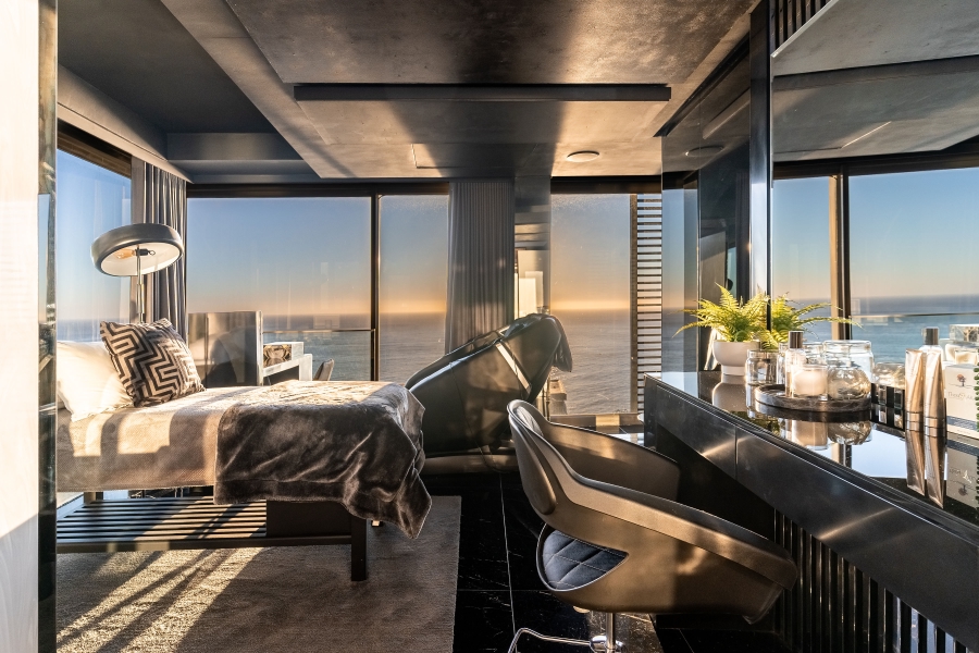 7 Bedroom Property for Sale in Clifton Western Cape